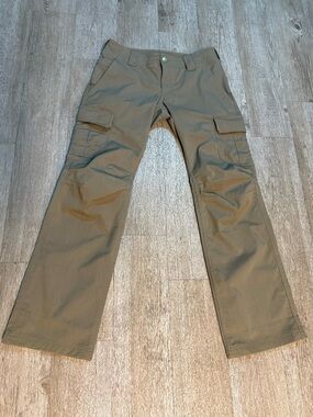 UNDER ARMOUR STORM KHAKI WOMENS CARGO PANTS SIZE 10